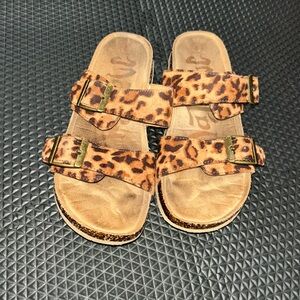 Leopard Print Sandals with Buckles